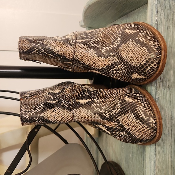 Madewell leather booties, sz 7, snakeskin print, EUC - Picture 3 of 8
